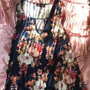 Keyhole flower tank top